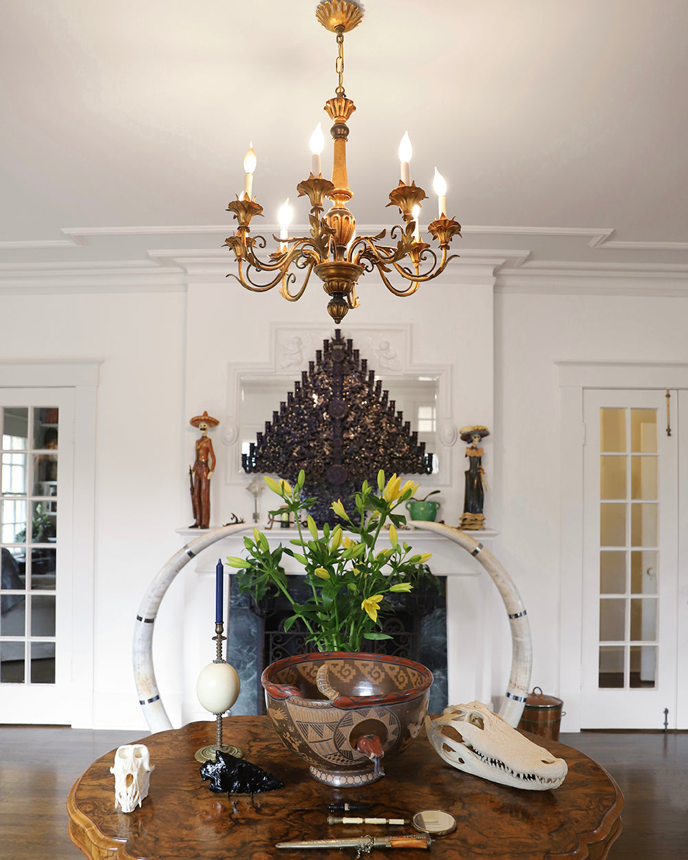 Blanche Neige living room white walls